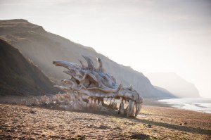 giant-dragon-head-on-beach-designboom-08